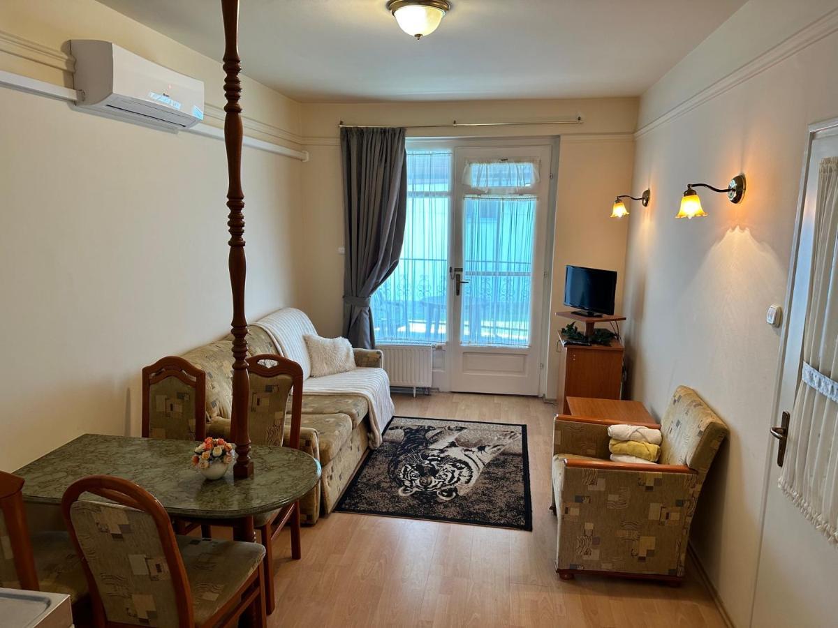 Cozy Garden Apartman Apartment Гюла Екстериор снимка