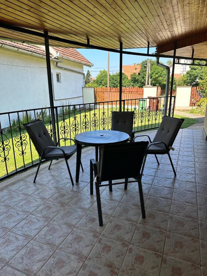 Cozy Garden Apartman Apartment Гюла Екстериор снимка