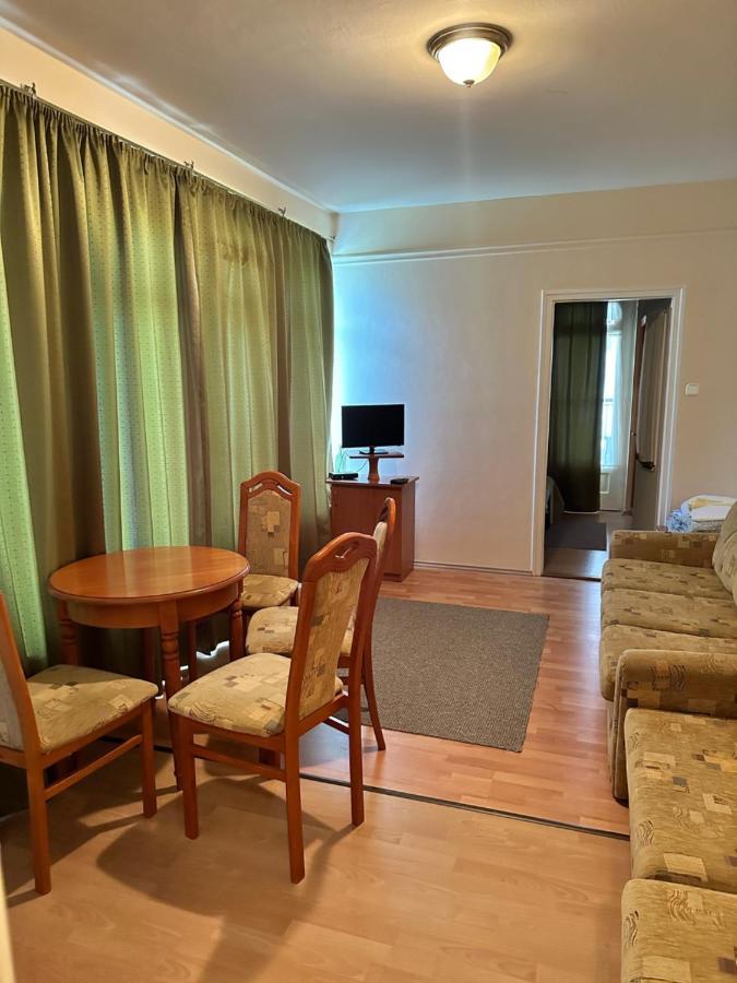 Cozy Garden Apartman Apartment Гюла Екстериор снимка